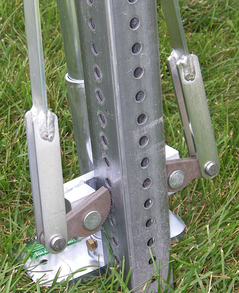 JackJaw® 304 Square Sign Post Puller 2" - 2 1/2"