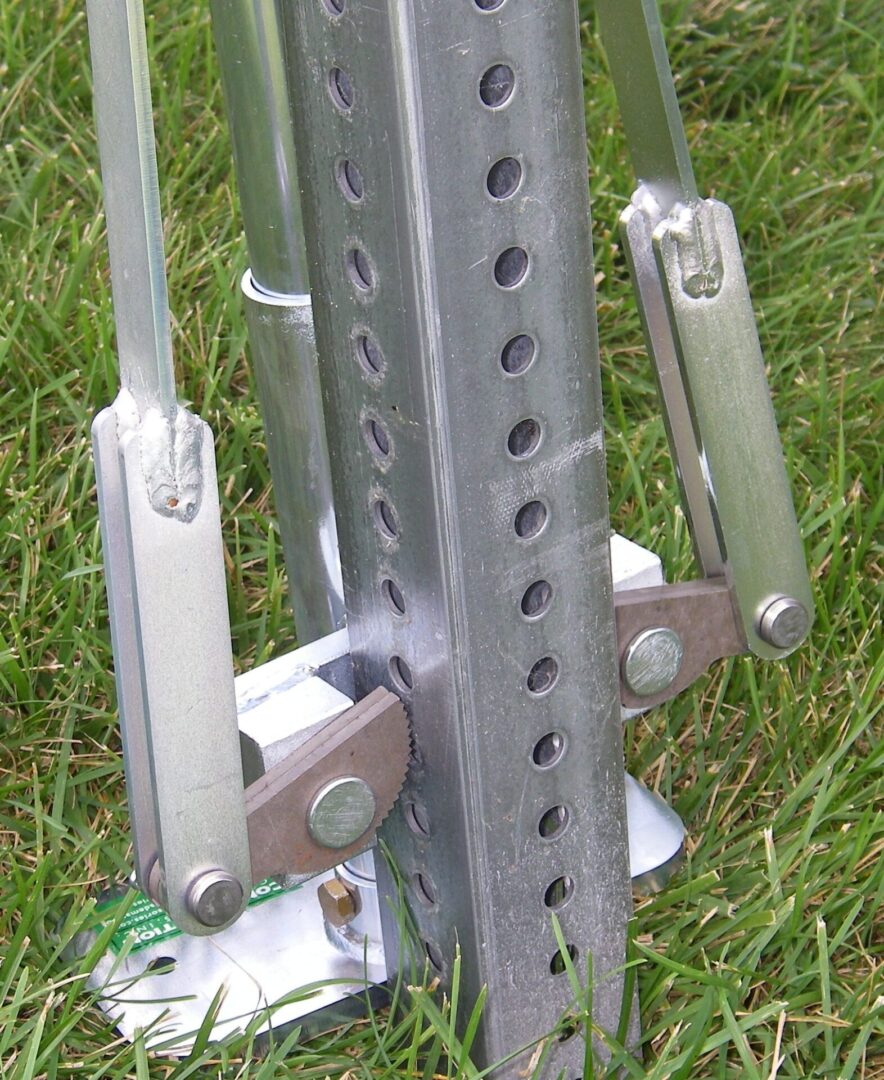 JackJaw® 311 Square Sign Post Puller  3 1/4" - 3 1/2"